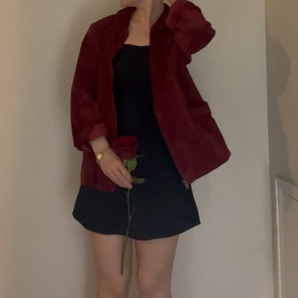 Women's vintage red suede jacket chic trendy 2026 - Picture 2 of 4